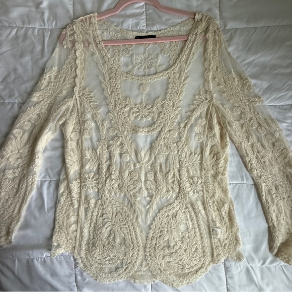 Annabelle Cream Embroidered Mesh Lace Top Size S - Picture 4 of 8